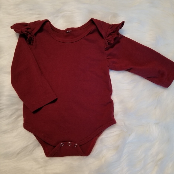 Sweet Boho flower pants with maroon top. - Picture 3 of 4